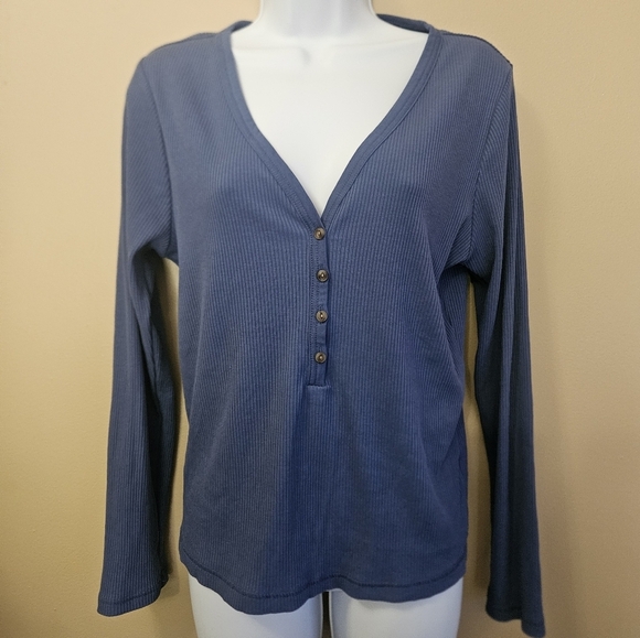 Old Navy Women's Size L Ribbed Longsleeve Top Halway Buttons - Picture 1 of 4
